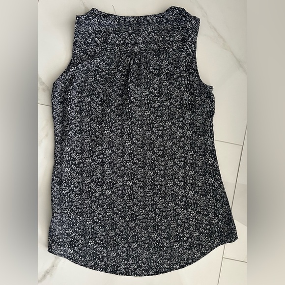 Express Black and White Shell Top - Picture 2 of 4